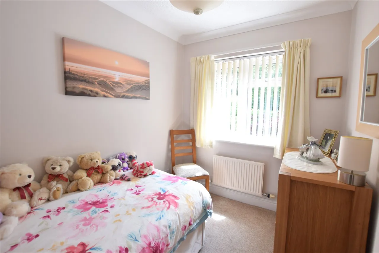 Ruth Close, Farnborough, Hampshire, GU14 9UX, photo 18