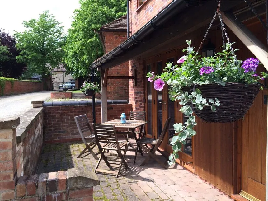 2 bed property to rent, Manor Lane, Kineton, CV35