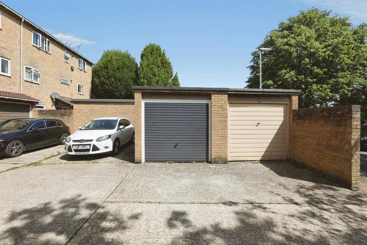 Cromwell Place, East Grinstead, photo 12