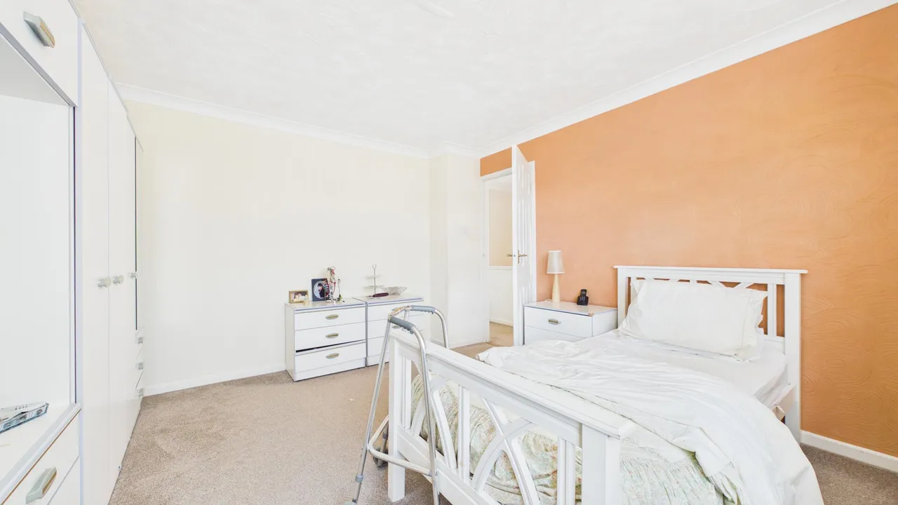Windsor Road, Yaxley, photo 3
