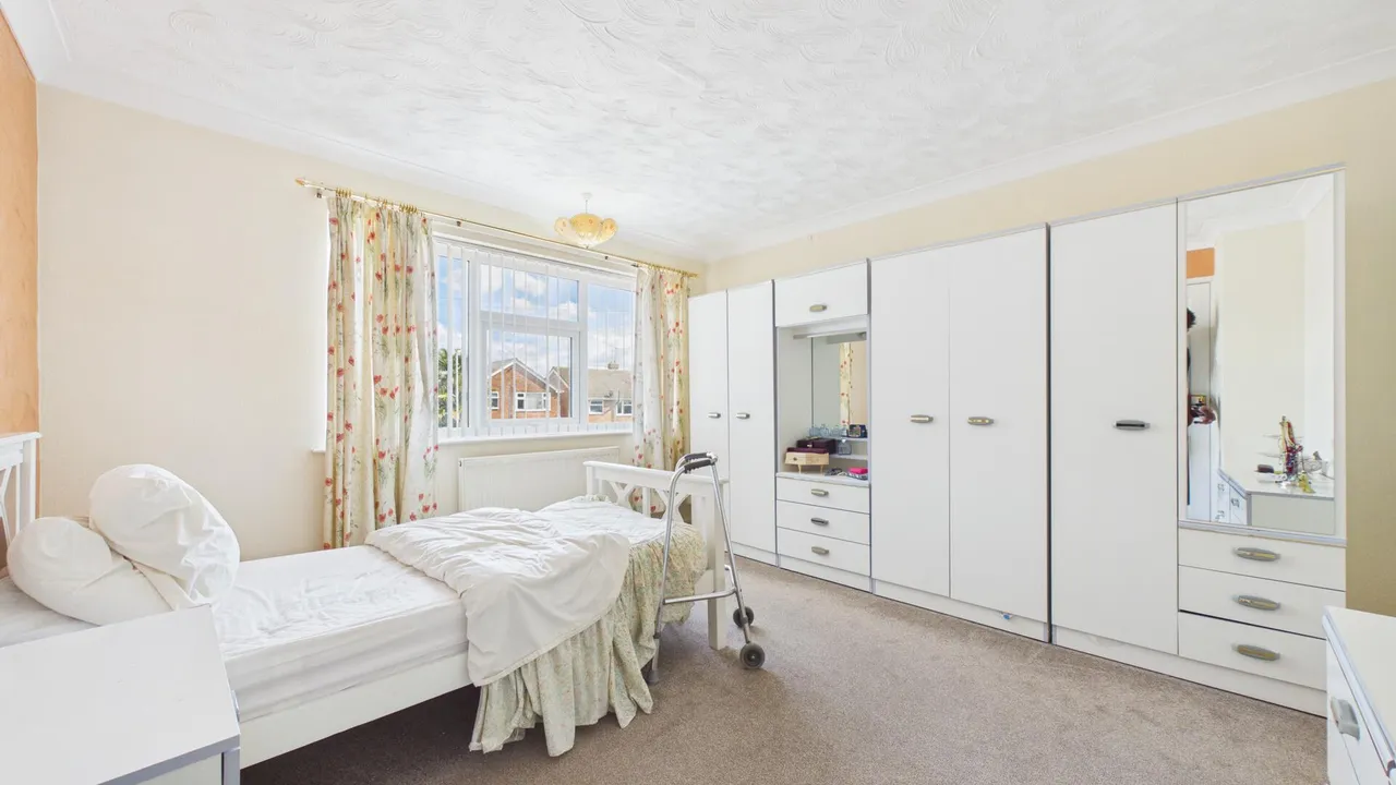 Windsor Road, Yaxley, photo 2