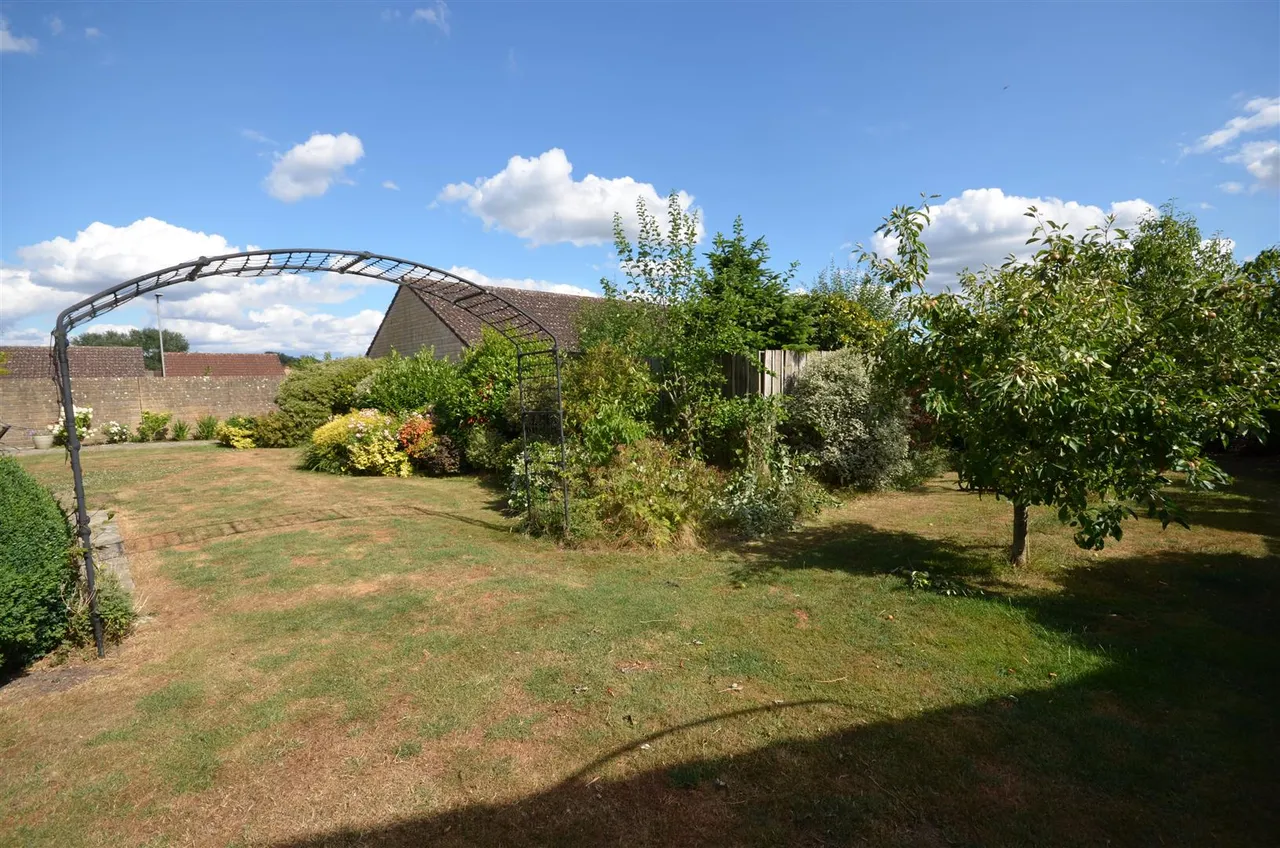 Foxglove Close, Wyke, photo 2