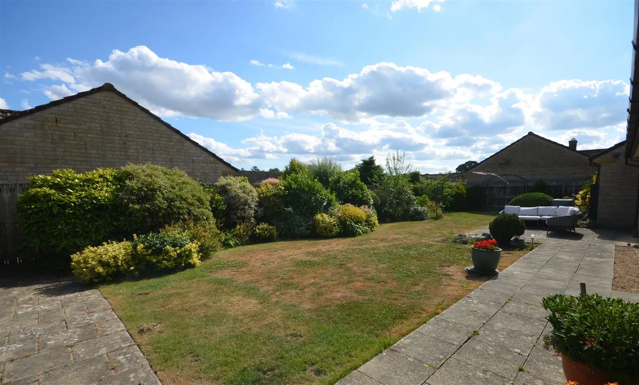 Foxglove Close, Wyke, photo 8