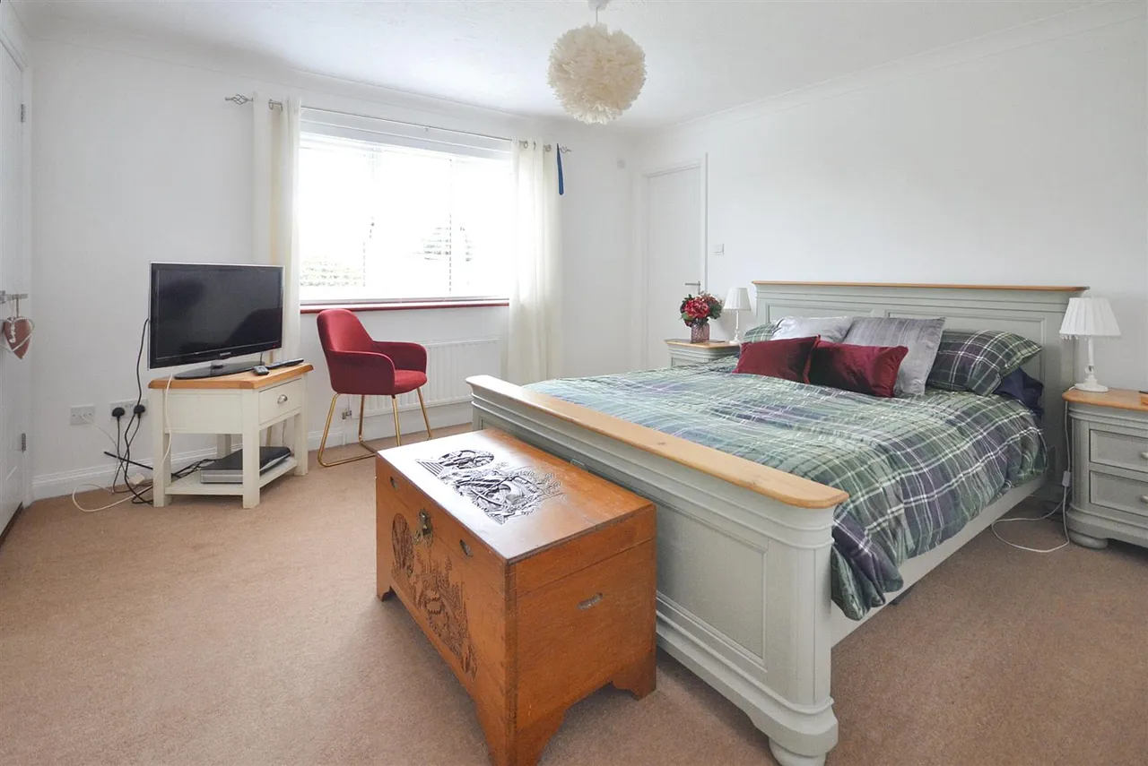 Foxglove Close, Wyke, photo 4