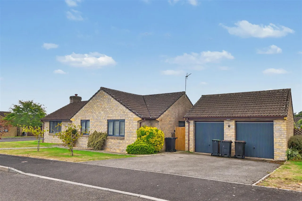 Foxglove Close, Wyke, photo 10