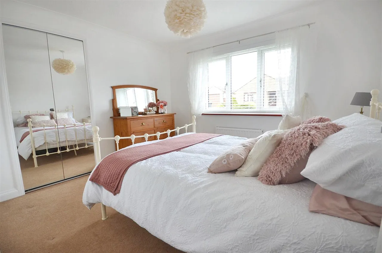 Foxglove Close, Wyke, photo 7