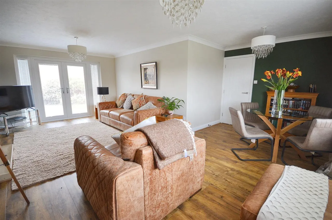 Foxglove Close, Wyke, photo 5