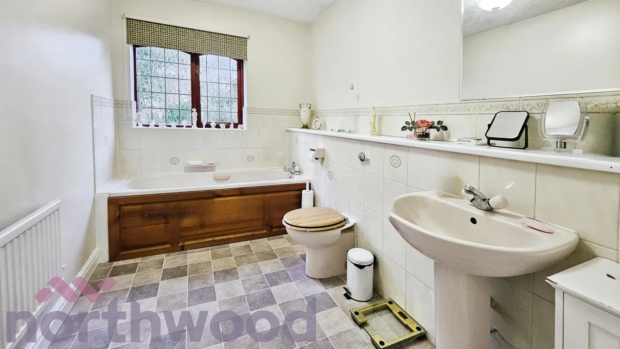 Broadland Drive, Thorpe End, NR13, photo 20