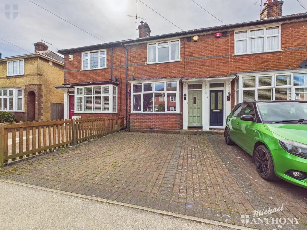 2 bed house for sale — Clinton Crescent, Aylesbury, HP21 7JW