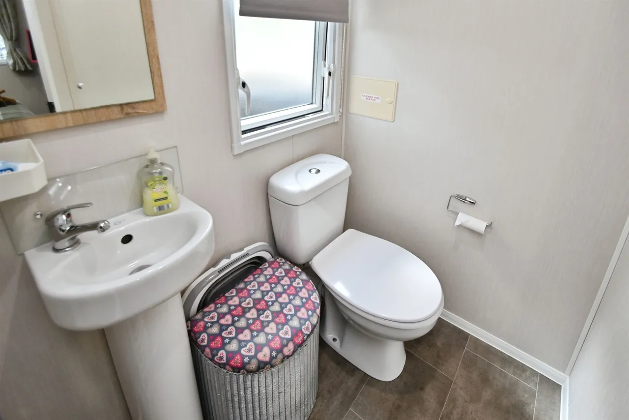 Otley Road, Beckwithshaw, Harrogate, photo 11