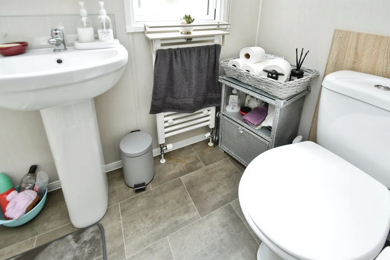Otley Road, Beckwithshaw, Harrogate, photo 10