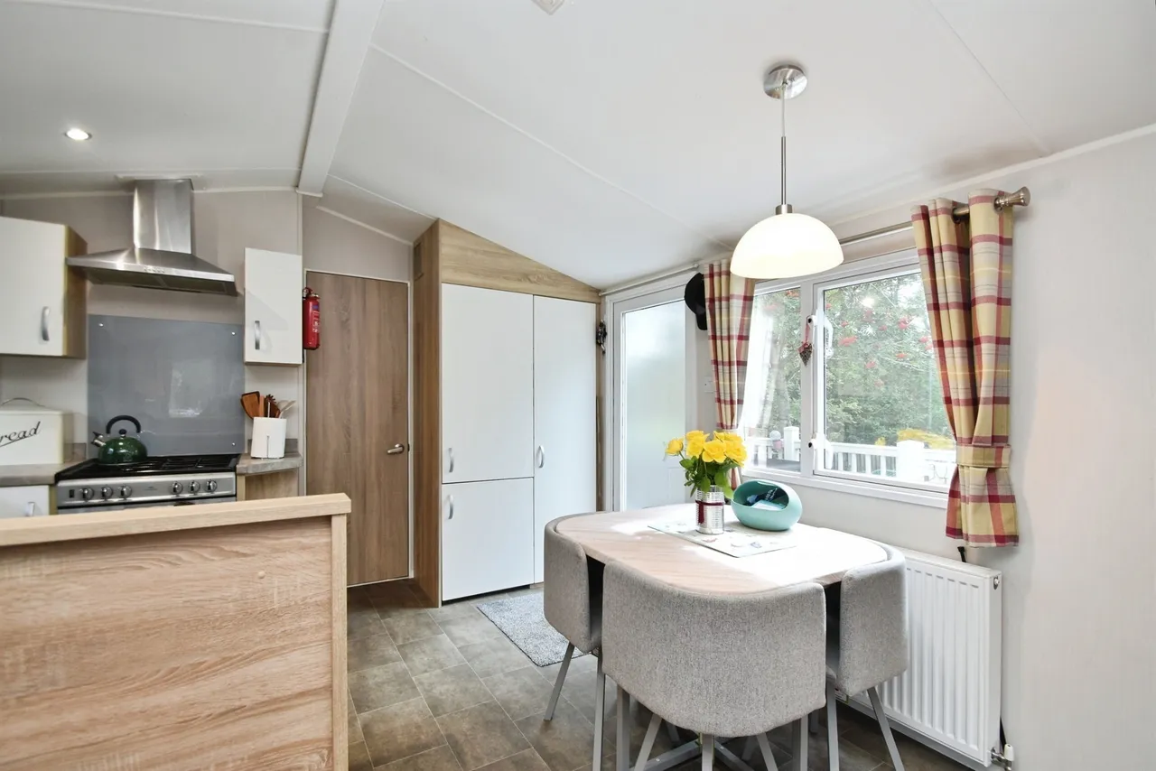 Otley Road, Beckwithshaw, Harrogate, photo 4