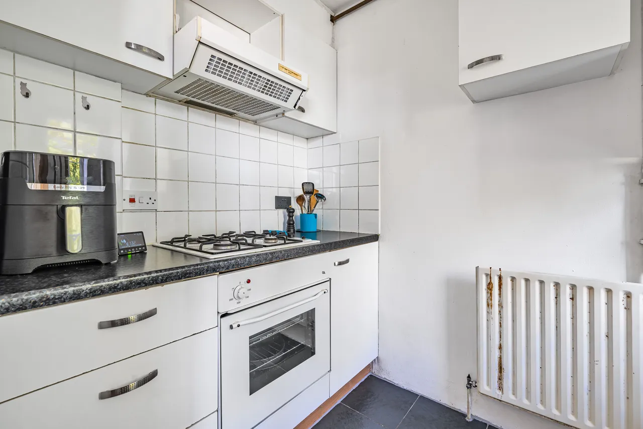 48 Holmbury Court, Upper Tooting Road, London, photo 5