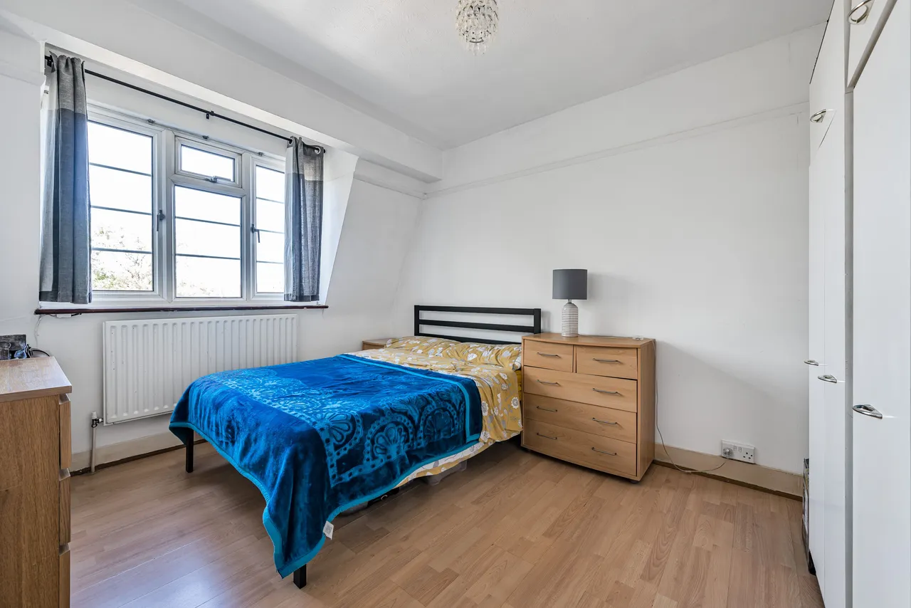 48 Holmbury Court, Upper Tooting Road, London, photo 8