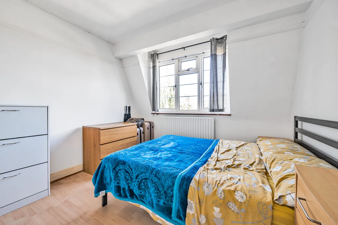 48 Holmbury Court, Upper Tooting Road, London, photo 7