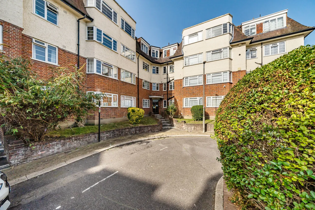 48 Holmbury Court, Upper Tooting Road, London, photo 10