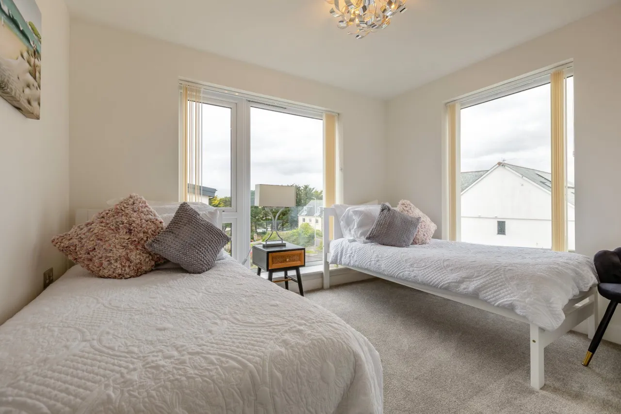 Sea View Crescent, Perranporth, Cornwall, TR6 0FN, photo 11