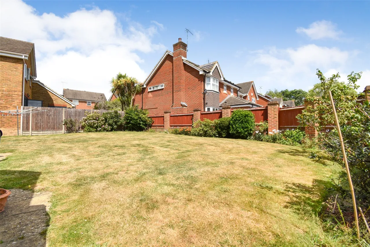 Laurel Gardens, Aldershot, Hampshire, GU11 3TQ, photo 5
