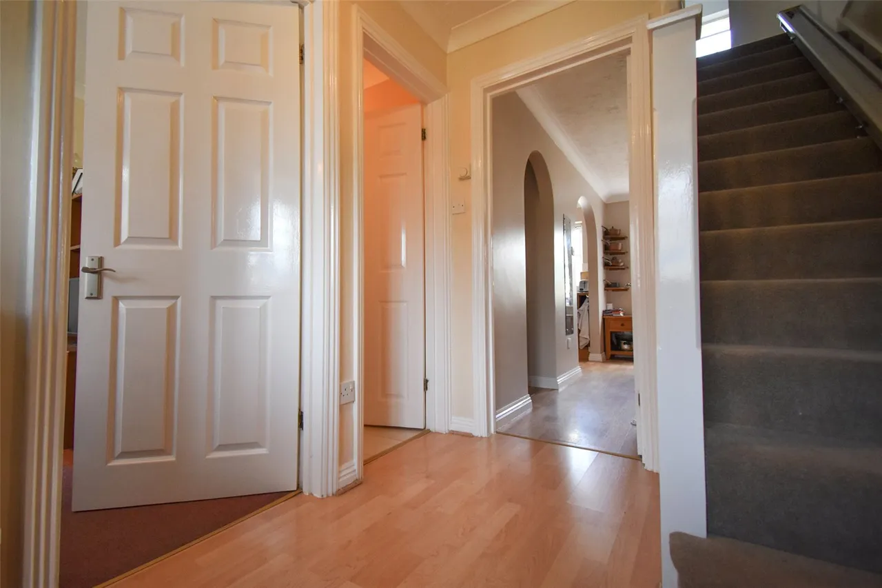 Laurel Gardens, Aldershot, Hampshire, GU11 3TQ, photo 8