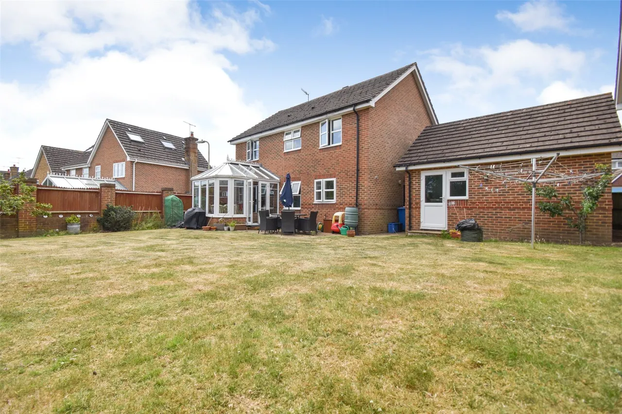 Laurel Gardens, Aldershot, Hampshire, GU11 3TQ, photo 4