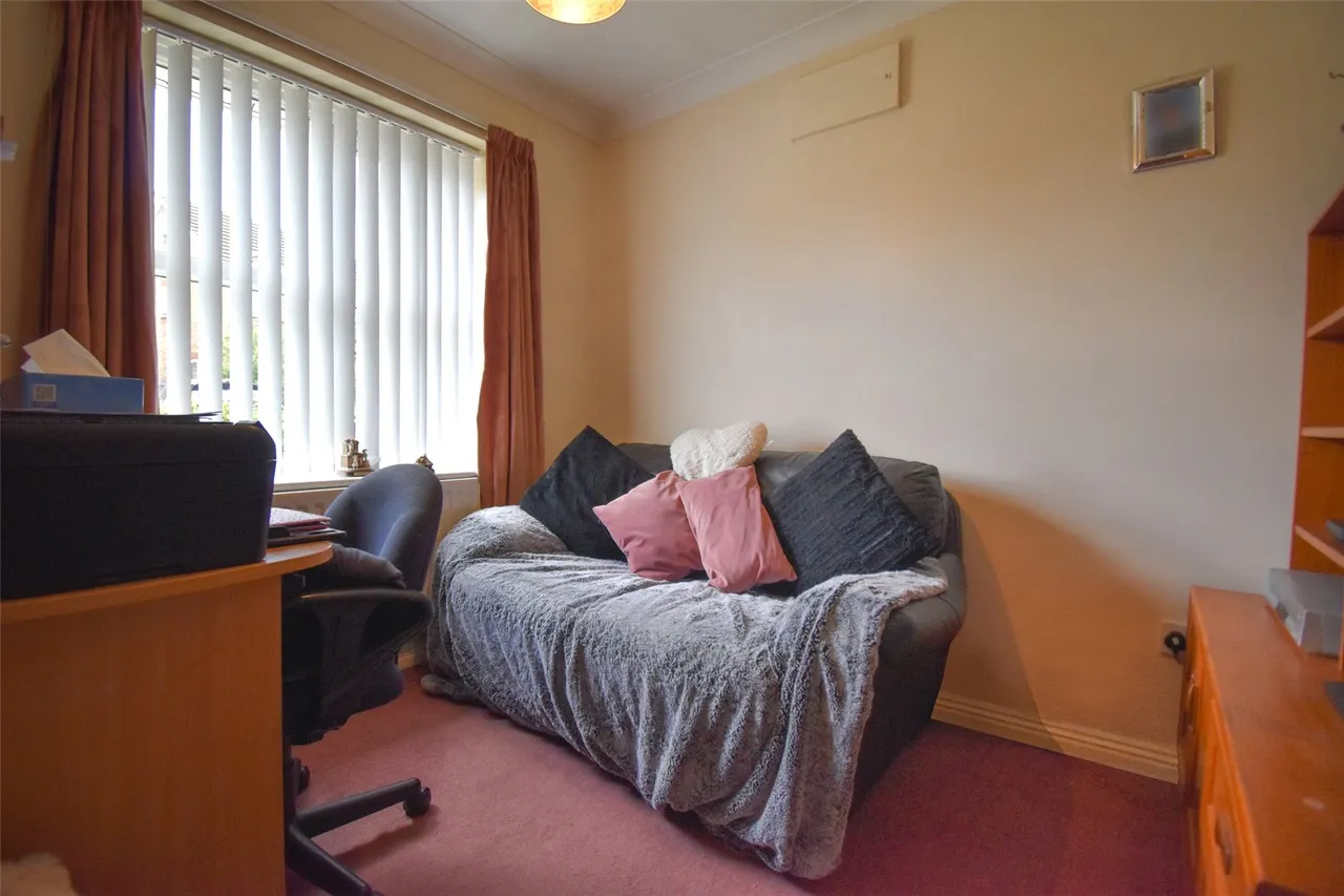 Laurel Gardens, Aldershot, Hampshire, GU11 3TQ, photo 7