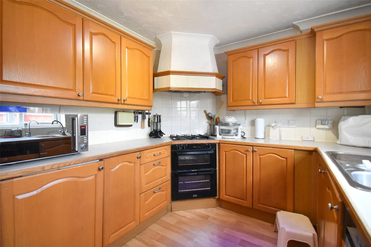 Laurel Gardens, Aldershot, Hampshire, GU11 3TQ, photo 9