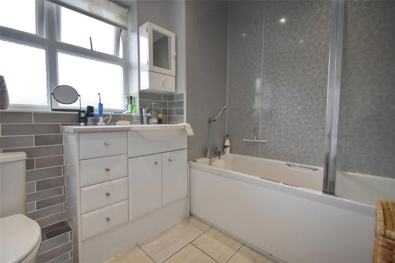 Laurel Gardens, Aldershot, Hampshire, GU11 3TQ, photo 13