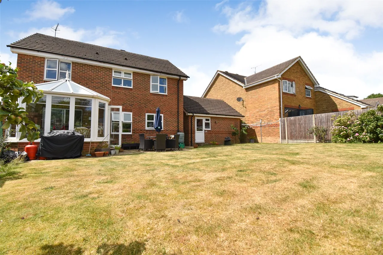 Laurel Gardens, Aldershot, Hampshire, GU11 3TQ, photo 22