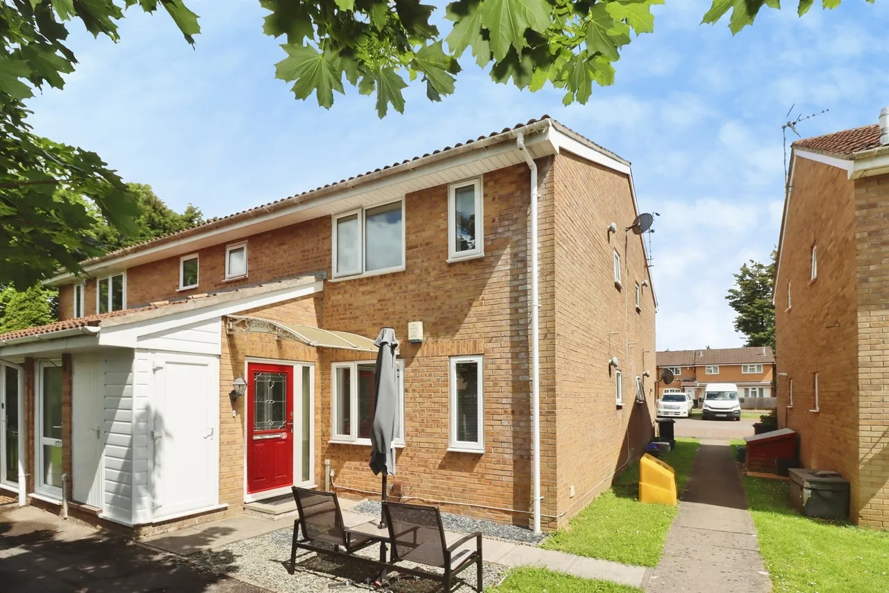1 bed flat for sale — Longs Drive, Yate, Bristol