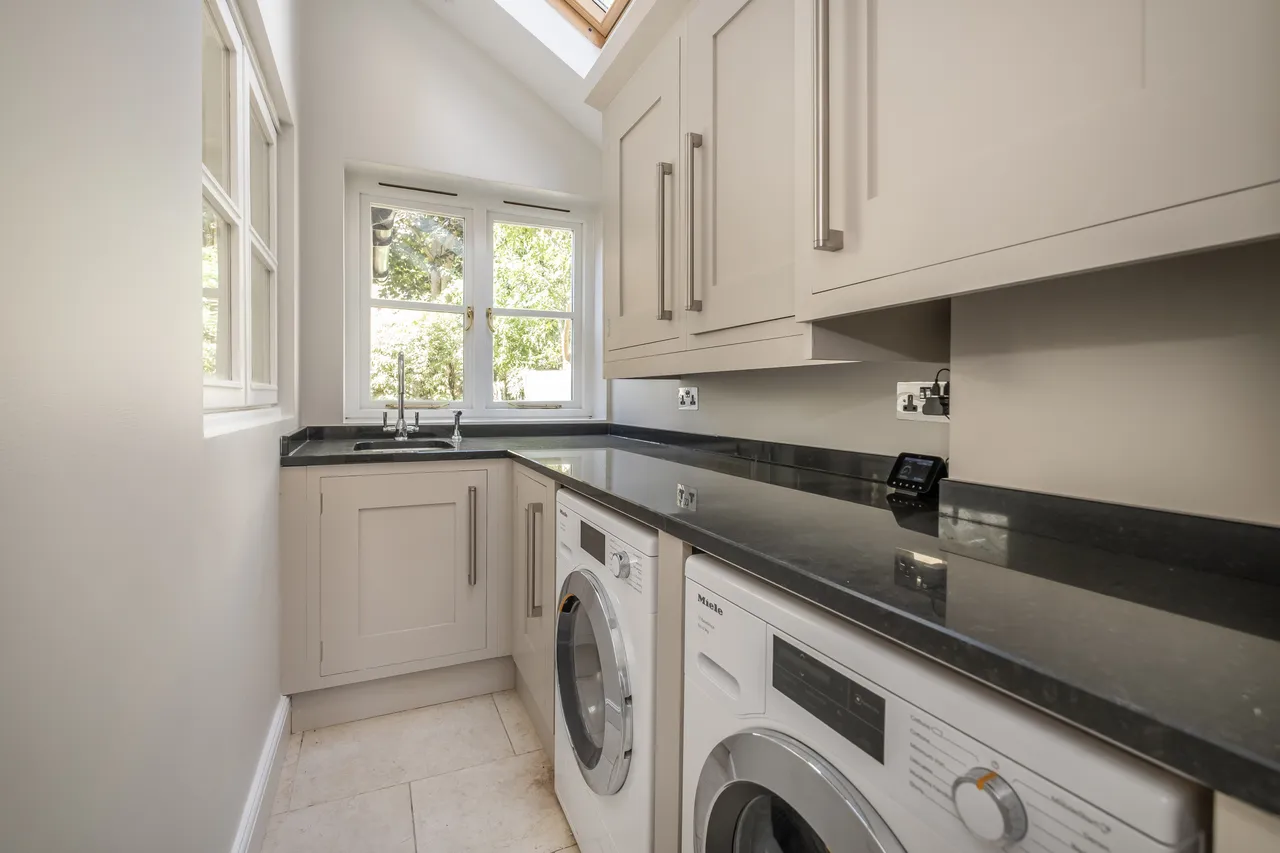 Bainbridge Close, Richmond, TW10, photo 10
