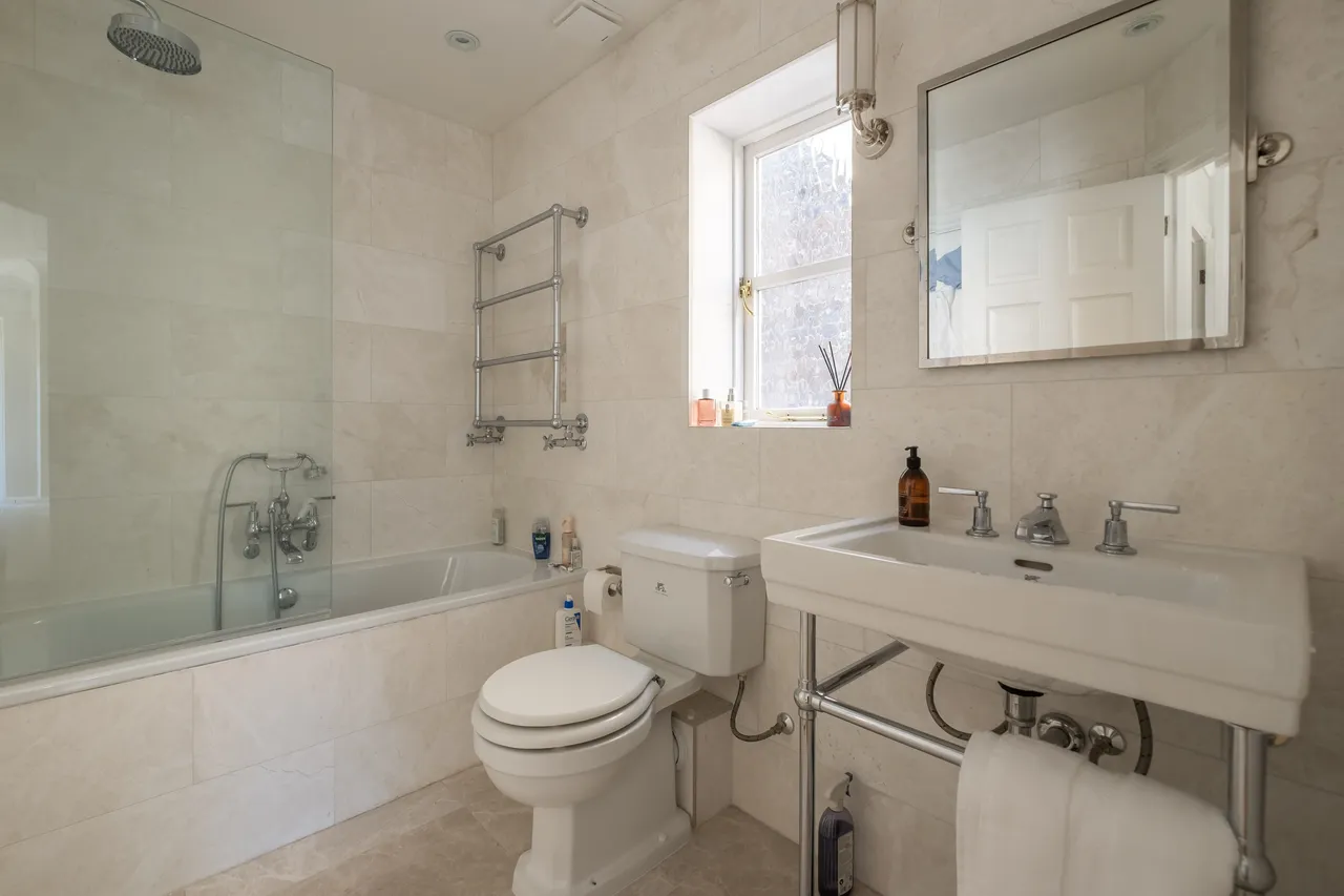 Bainbridge Close, Richmond, TW10, photo 12