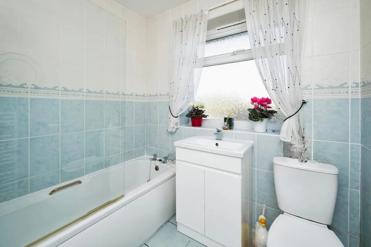 Southfields Close, Kirkby-in-Ashfield, Nottingham, Nottinghamshire, NG17, photo 9