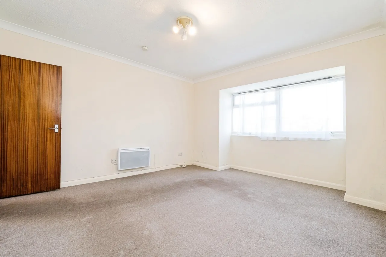 Malmesbury Road, London, E18, photo 9