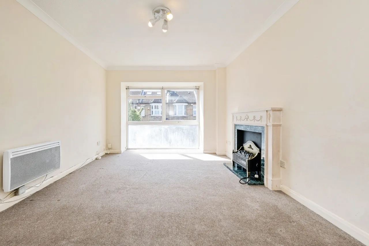 Malmesbury Road, London, E18, photo 4