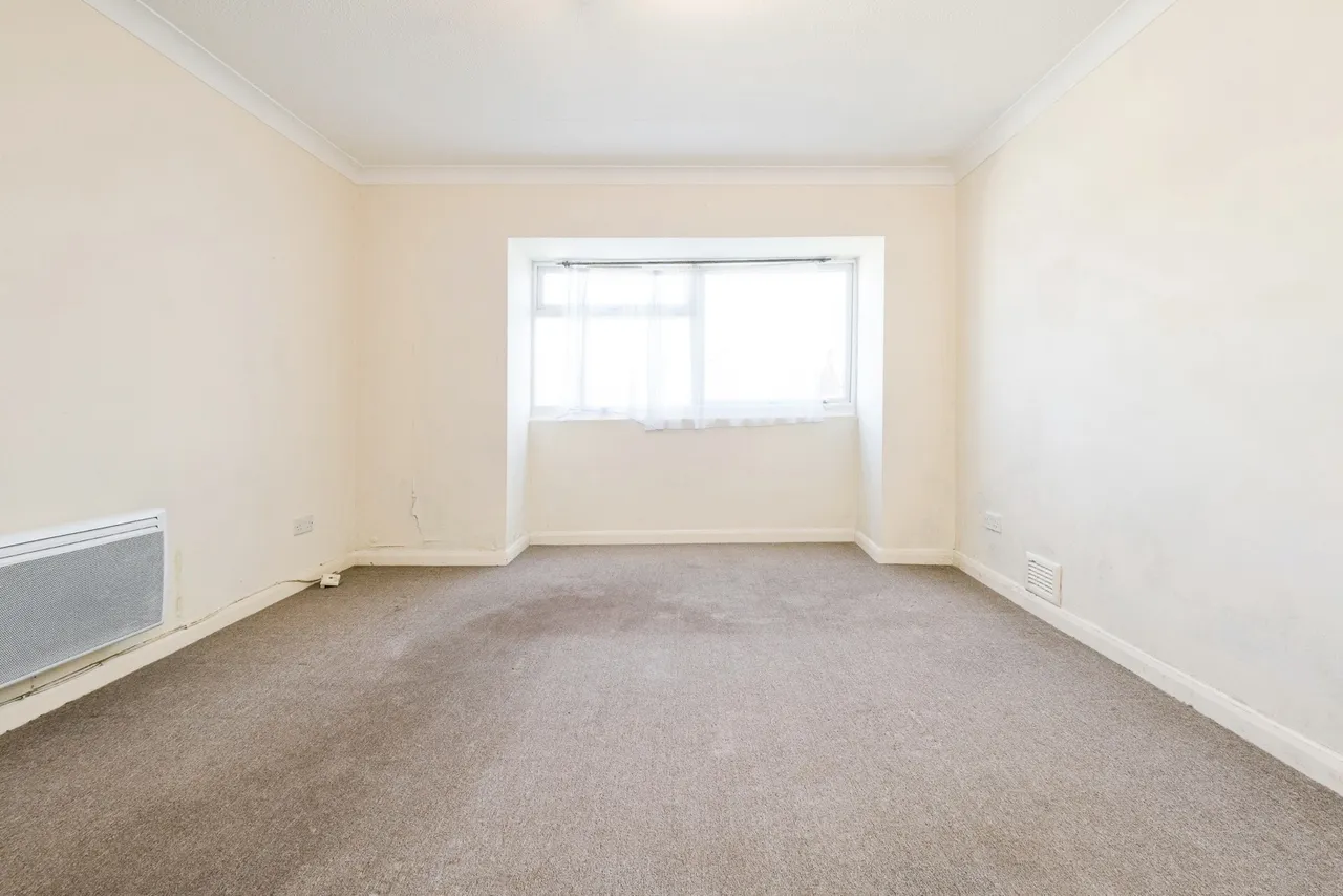 Malmesbury Road, London, E18, photo 10