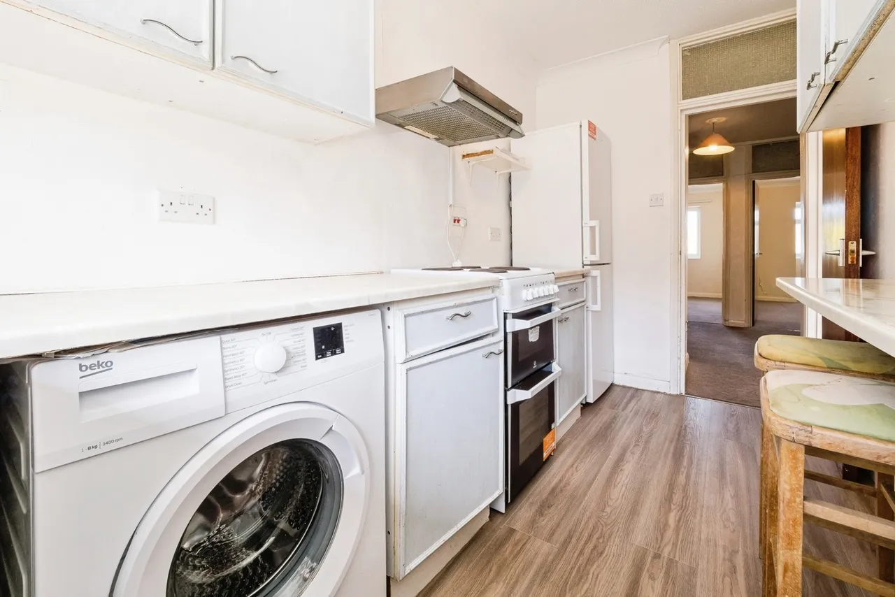 Malmesbury Road, London, E18, photo 6