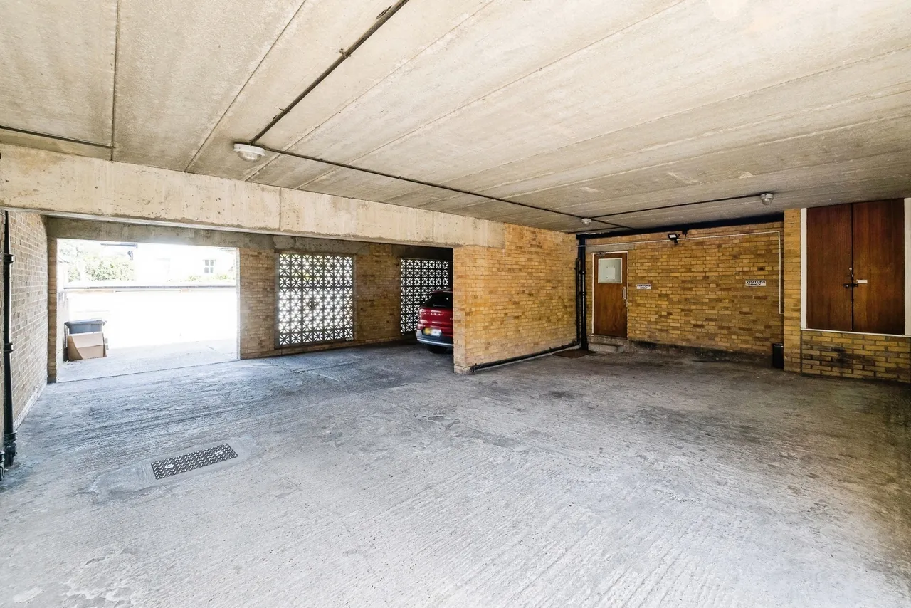 Malmesbury Road, London, E18, photo 13