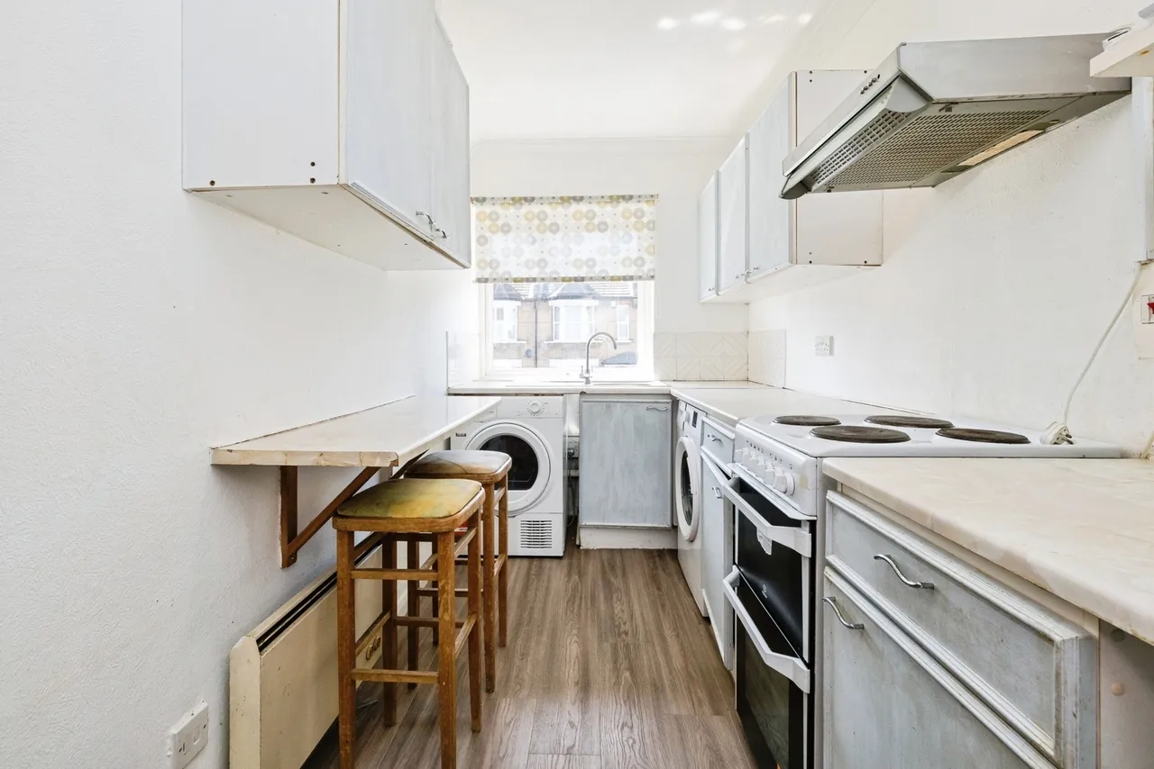 Malmesbury Road, London, E18, photo 5