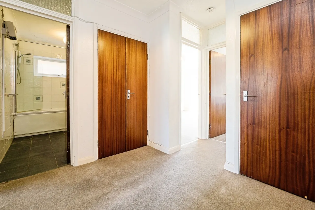 Malmesbury Road, London, E18, photo 7