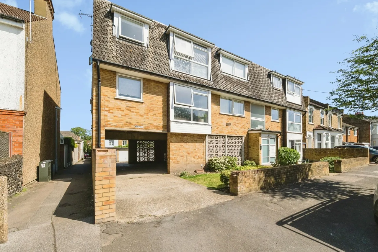 Malmesbury Road, London, E18, photo 14