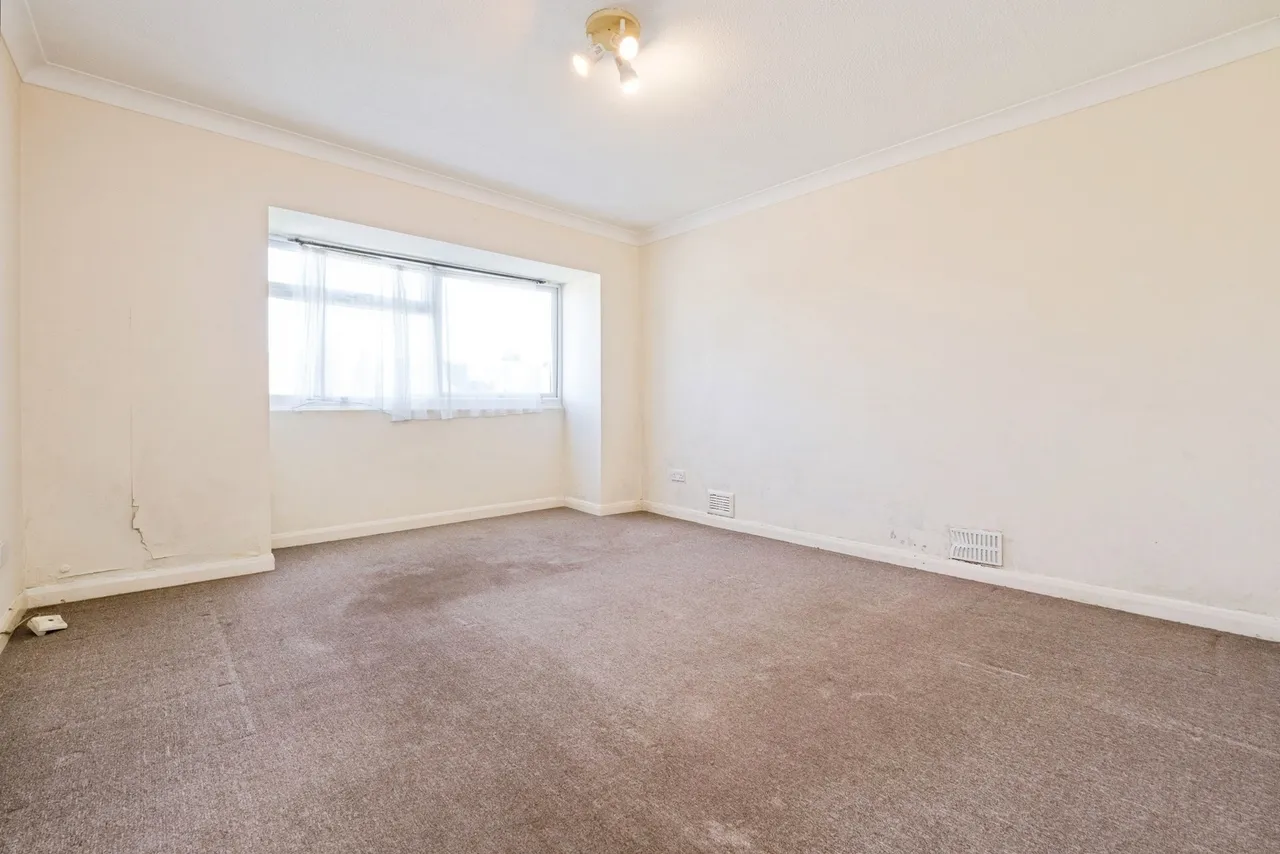 Malmesbury Road, London, E18, photo 8