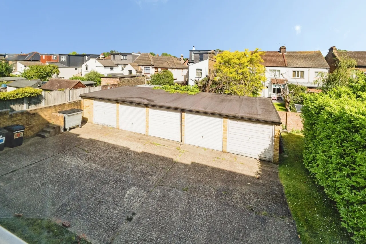 Malmesbury Road, London, E18, photo 18