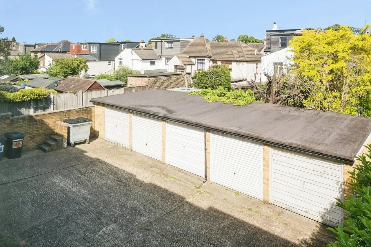 Malmesbury Road, London, E18, photo 19