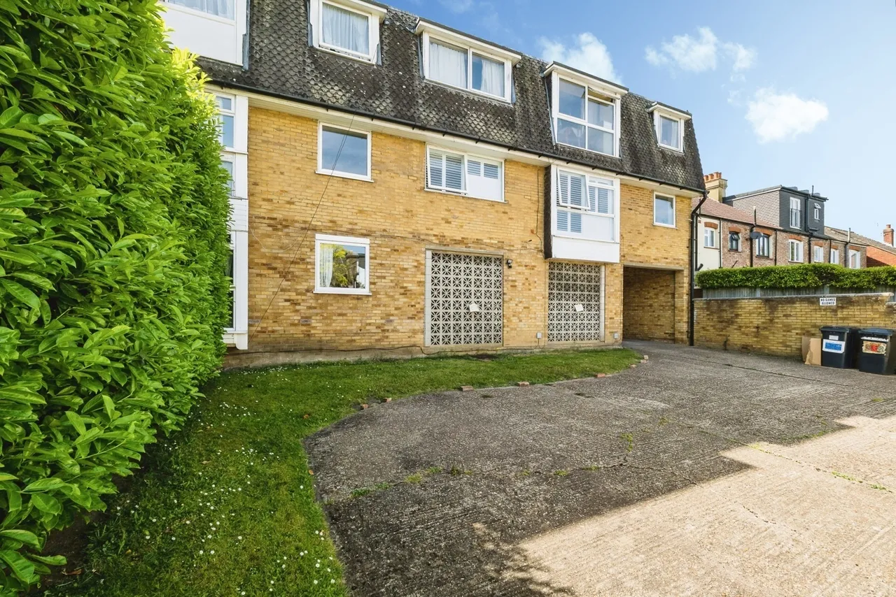 Malmesbury Road, London, E18, photo 15
