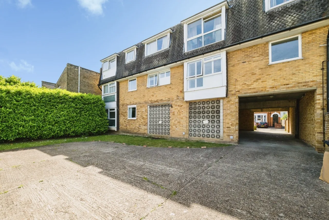 Malmesbury Road, London, E18, photo 16