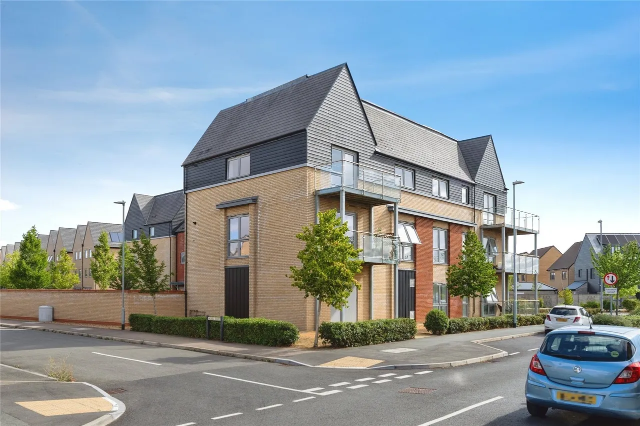 2 bed flat for sale, Pathfinder Way, Northstowe, CB24