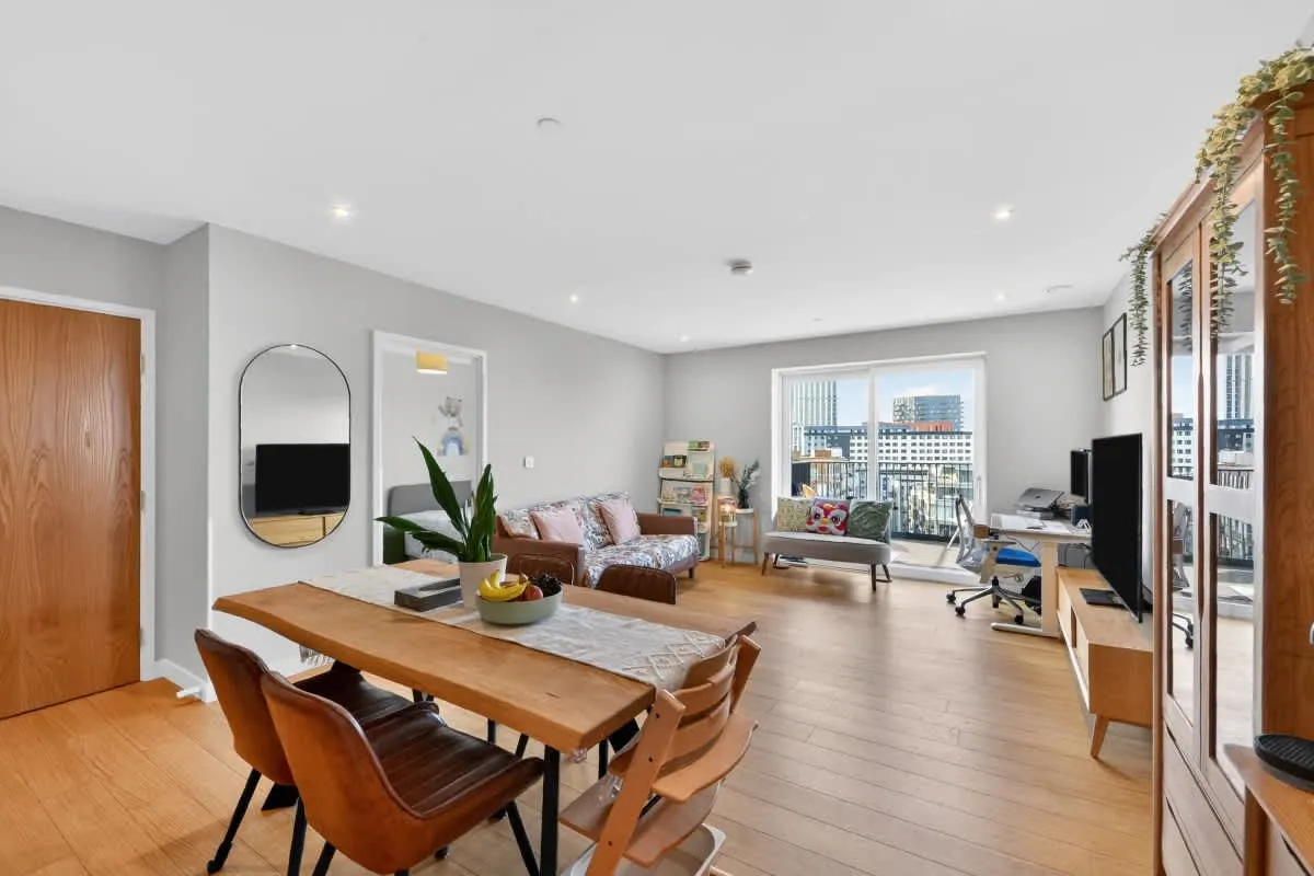 2 bed flat for sale, Ferry Lane, London, N17