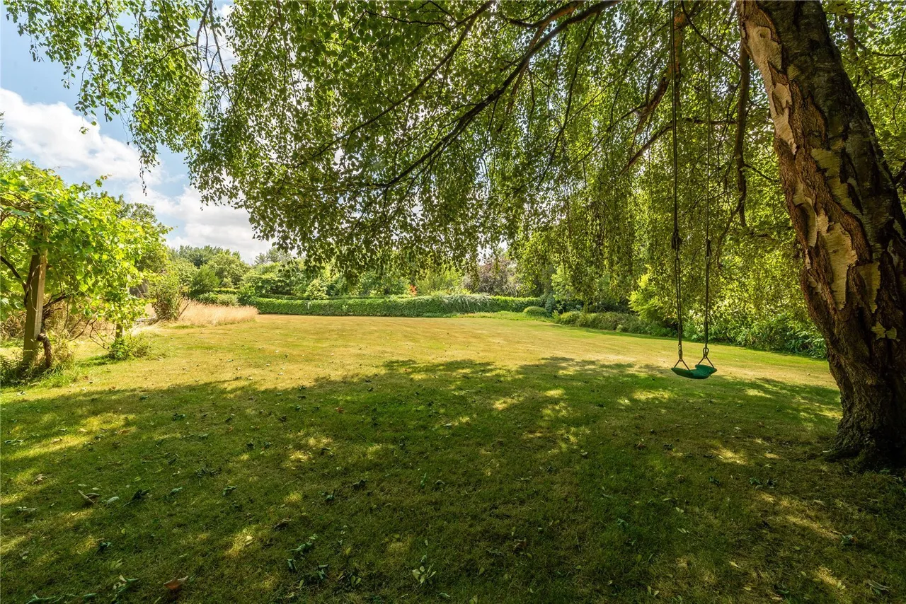 The Street, Betchworth, RH3, photo 5