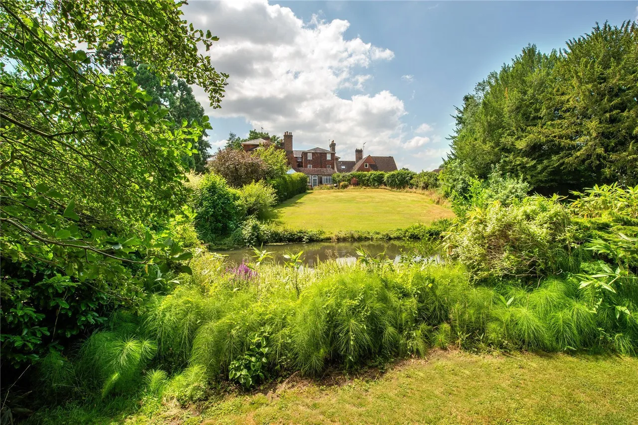 The Street, Betchworth, RH3, photo 13
