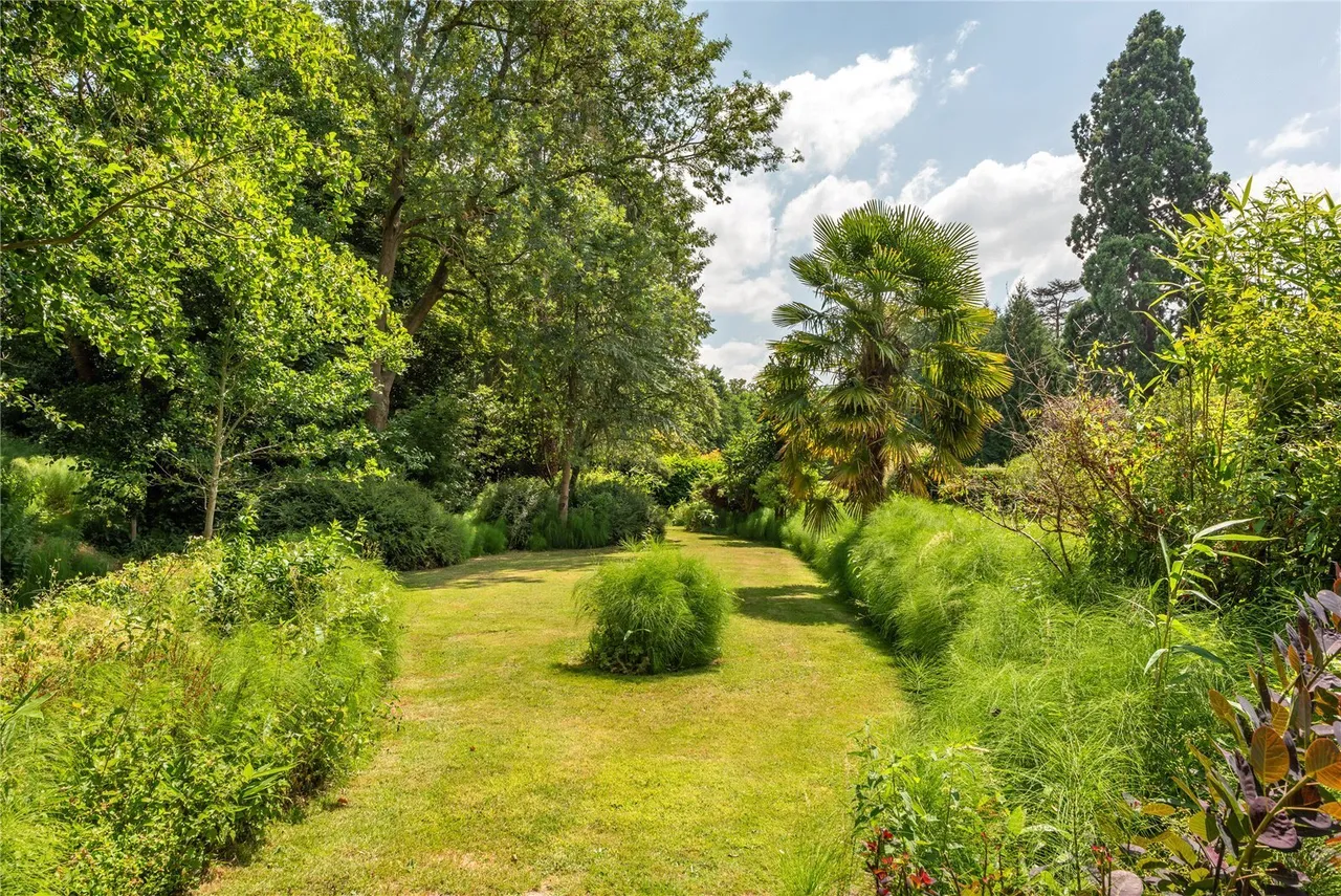 The Street, Betchworth, RH3, photo 9